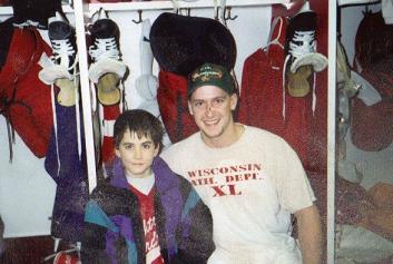 nhl in wisconsin hockey player with kid